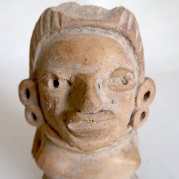 ANCIENT PRE-COLUMBIAN CLAY POTTERY EARTHENWARE SEATED FEMALE ARTIFACT (DAMAGED) - Picture 9 of 11